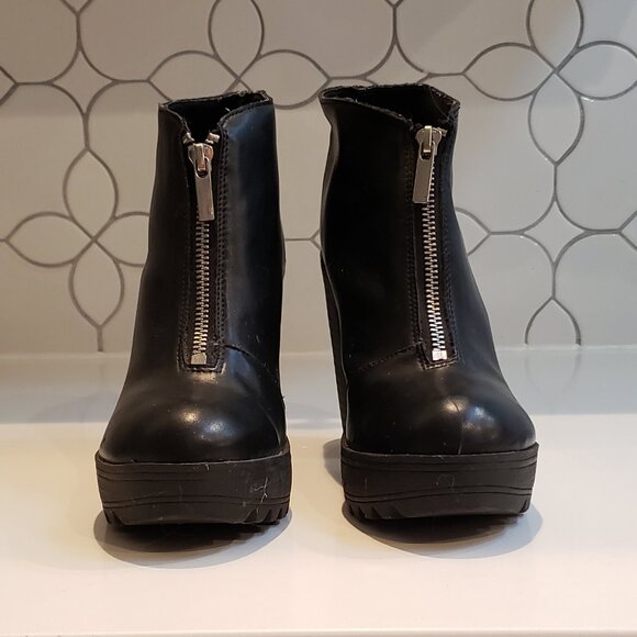Mossimo Supply Co Black Zip Up  Chunky Heel  Ankle Boot  7 1/2 - Picture 2 of 12